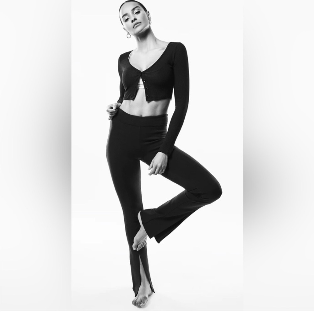 Alo Airbrush Flutter Legging Split Front - Picture 6 of 16